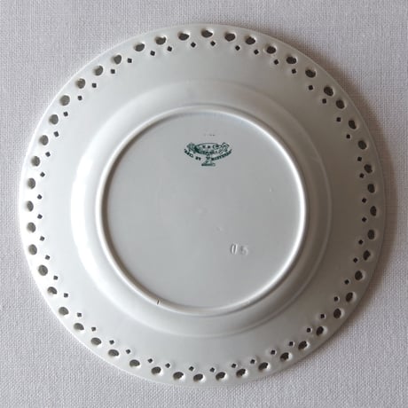 クレイユ エ モントロー／美しいレリーフのプレート CREIL ET MONTEREAU／PLATE C144