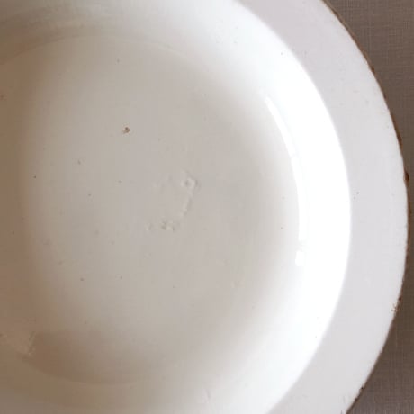 イタリアの肉厚で素朴な生成色の深さのある大きなプレート ITALY／PLATE  IT3