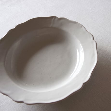 南仏白釉の飾らない素朴な深さのある花リムプレート SOUTHERN FRANCE／PLATE  SF76