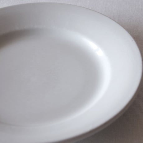 フランスの使い込まれたぽってりとしたプレート FRANCE／PLATE F112