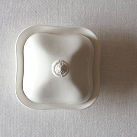 ウエッジウッド／スクエア型のままごと深皿とドームのセット WEDGWOOD／DINETTE  WEDG20