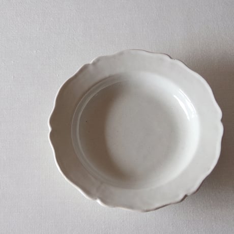 南仏白釉の飾らない素朴な深さのある花リムプレート SOUTHERN FRANCE／PLATE  SF76