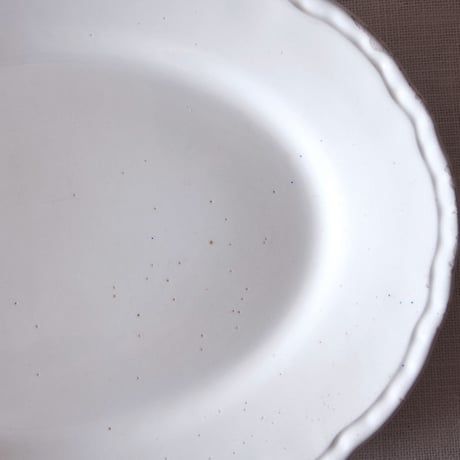 イタリアの可憐な白釉のフリルリムオーバルプレート ITALY／PLATE  IT2