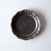 凛とした小さなエタンの花リムプレート ETAIN／PLATE E23