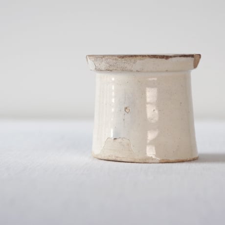フランスの美しい佇まいの淡いエクリュのポット FRANCE／POT F333