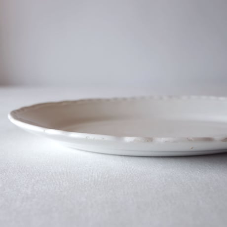 イタリアの可憐な白釉のフリルリムオーバルプレート ITALY／PLATE  IT2