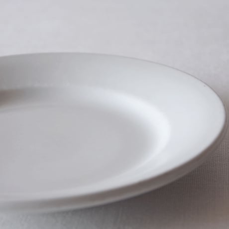 フランスの使い込まれたぽってりとしたプレート FRANCE／PLATE F112