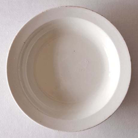 イタリアの肉厚で素朴な生成色の深さのある大きなプレート ITALY／PLATE  IT3