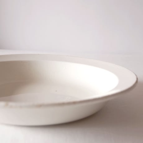 イタリアの肉厚で素朴な生成色の深さのある大きなプレート ITALY／PLATE  IT3