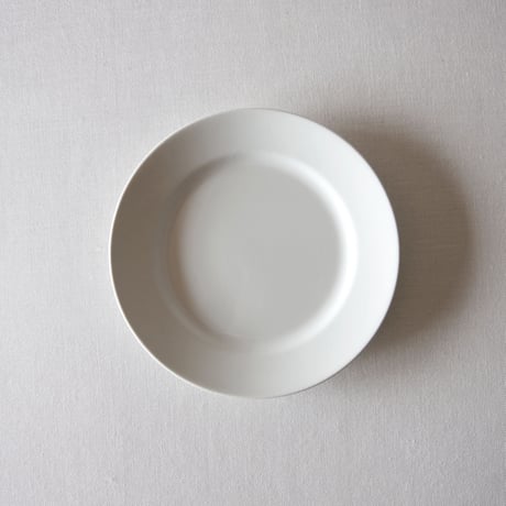 ペクソンヌ／とろんとした釉調の繊細なプレート PEXONNE／PLATE P16