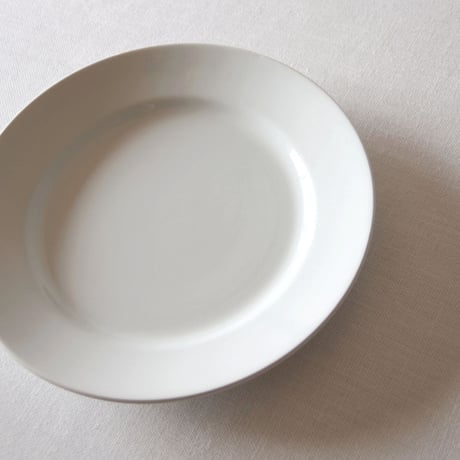 ペクソンヌ／とろんとした釉調の繊細なプレート PEXONNE／PLATE P21