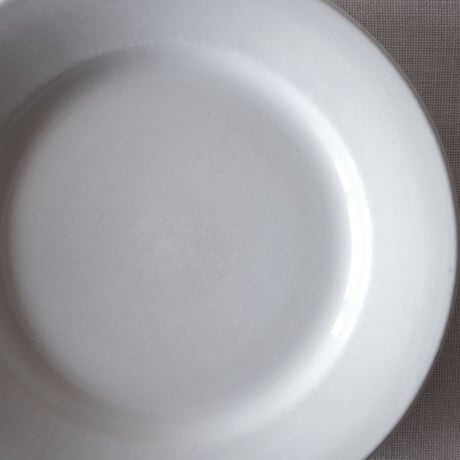 フランスの使い込まれたぽってりとしたプレート FRANCE／PLATE F112