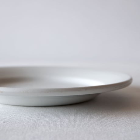 フランスの使い込まれたぽってりとしたプレート FRANCE／PLATE F110
