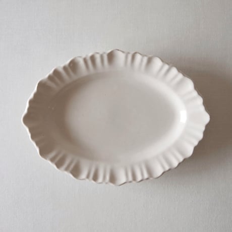 南仏の可憐に枯れた白釉のフリルリムオーバルフレート SOUTHERN FRANCE／PLATE  SF67