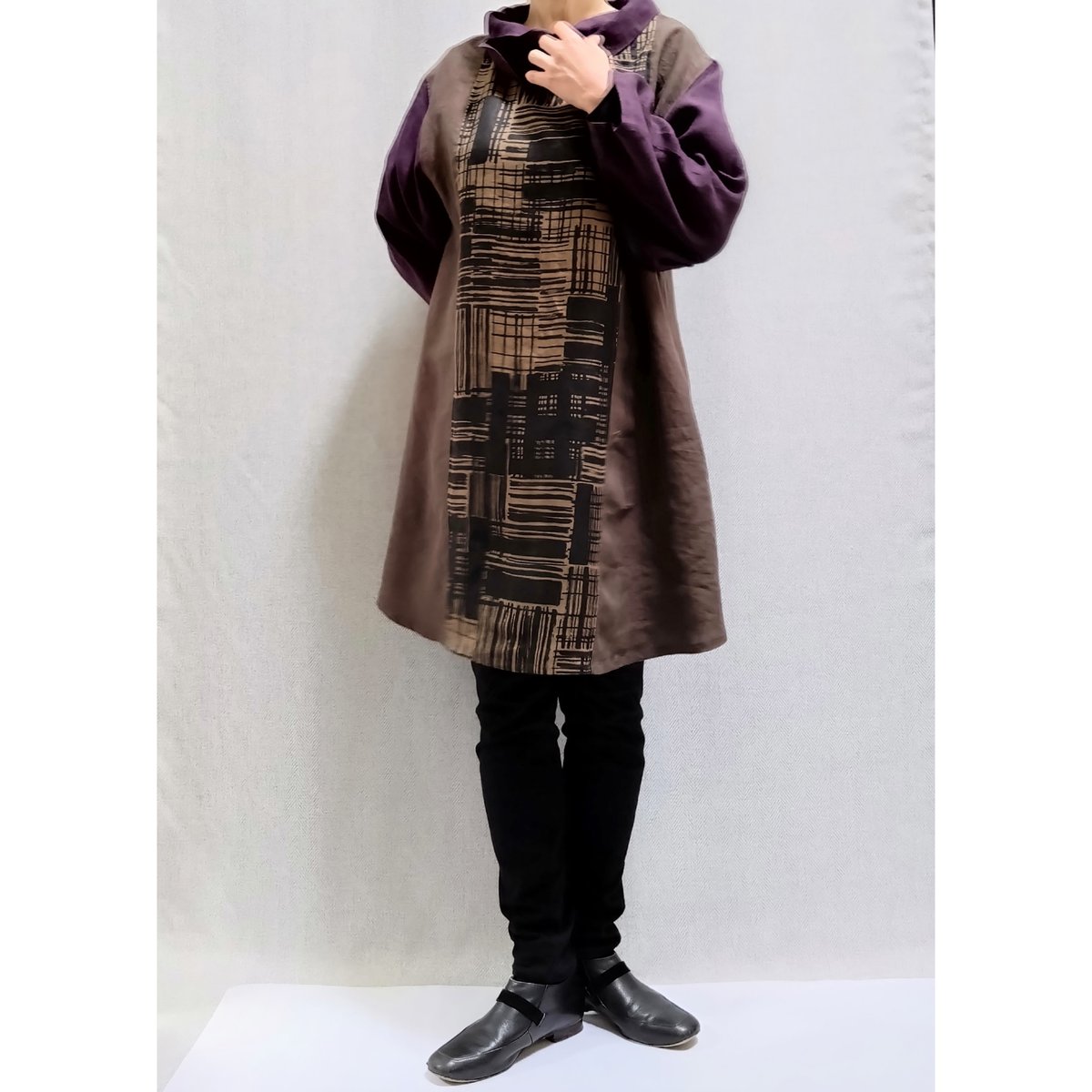 最新 襟付きのチュニック こげ茶パープル幾何柄 【No．3704-5470 トップス