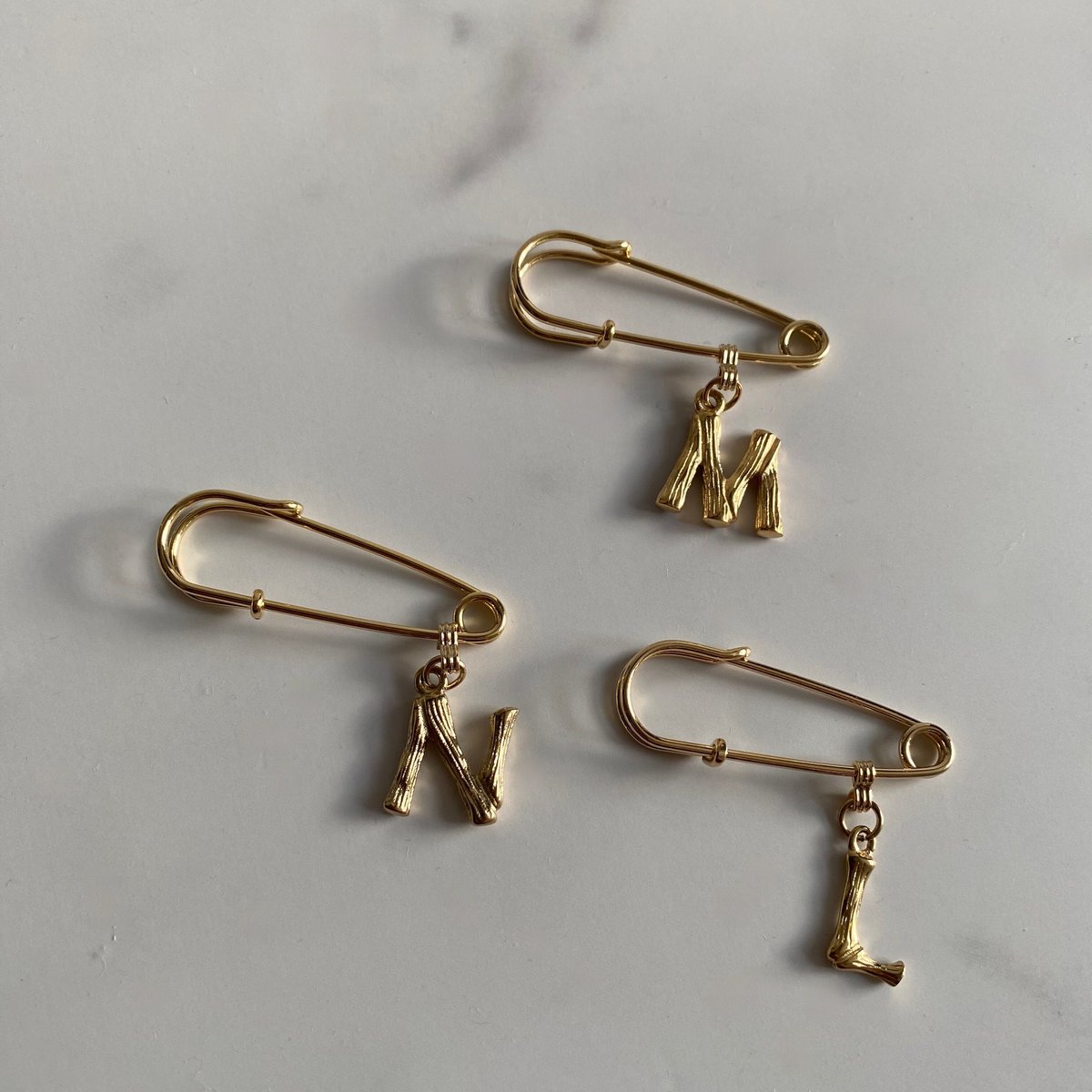 Initial pin brooch (L・M・N) | tirtha-kitchen