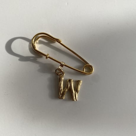 Initial pin brooch (U・V・W)