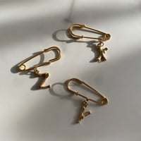 Initial pin brooch (X・Y・Z)