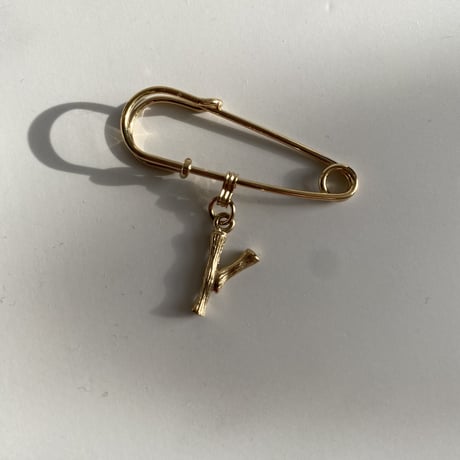 Initial pin brooch (X・Y・Z)