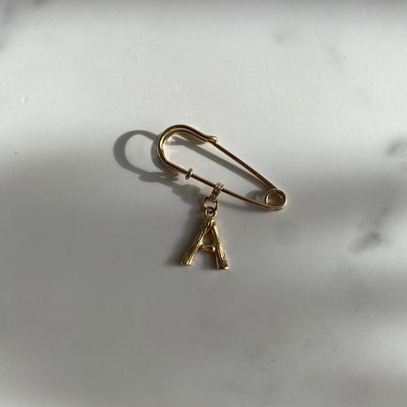 Initial pin brooch (A・B・C)