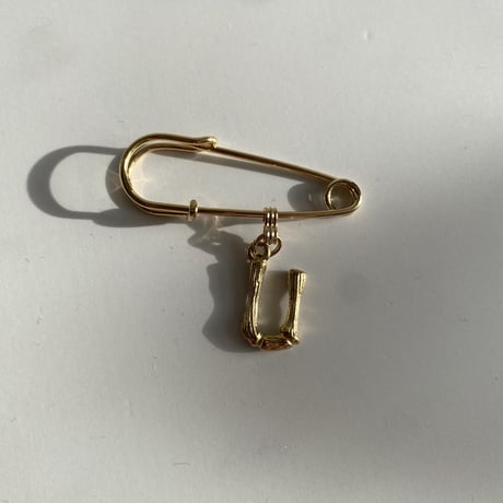 Initial pin brooch (U・V・W)