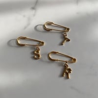 Initial pin brooch (R・S・T)