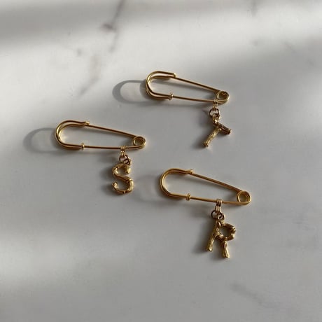 Initial pin brooch (R・S・T)