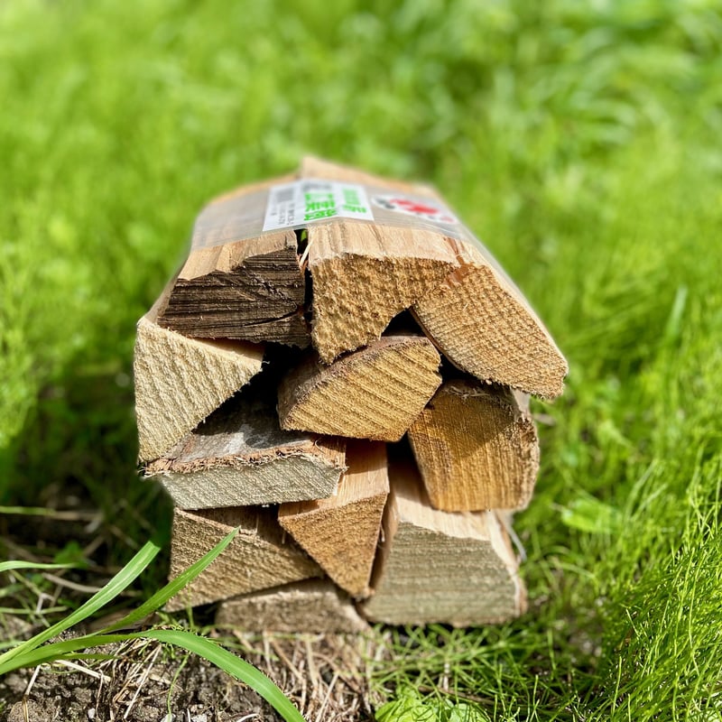 焚火台用薪　樫・桜　細割　長さ30㎝　トラック平済み28000円 焚火台用薪 樫・桜 細割 長さ30㎝ トラック平済み28000