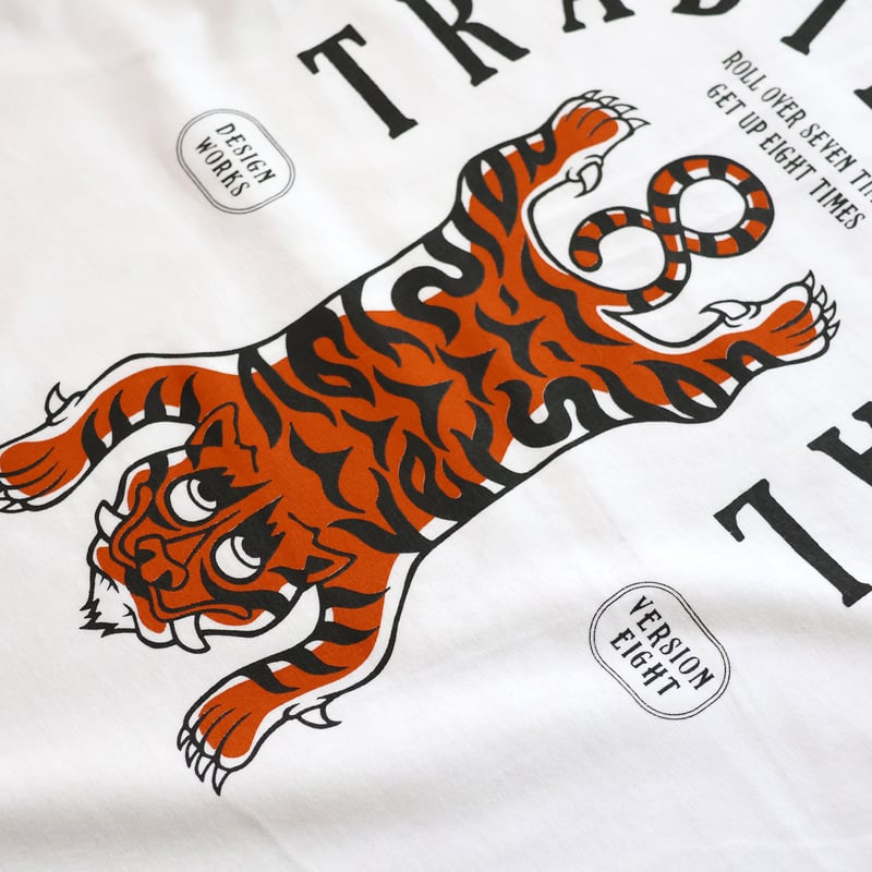 TRADITIONAL TIGER Tシャツ / ホワイト | versioneight TRADITIONAL TIGER Tシャツ / ホワイト | versioneight