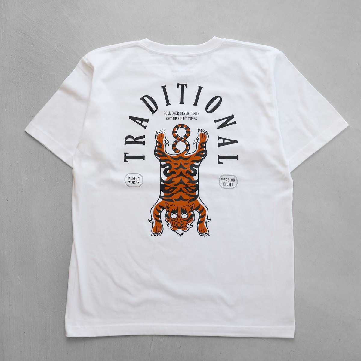 TRADITIONAL TIGER Tシャツ / ホワイト | versioneight TRADITIONAL TIGER Tシャツ / ホワイト | versioneight
