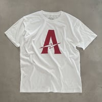 "A" Tシャツ / ホワイト（プリント:赤）