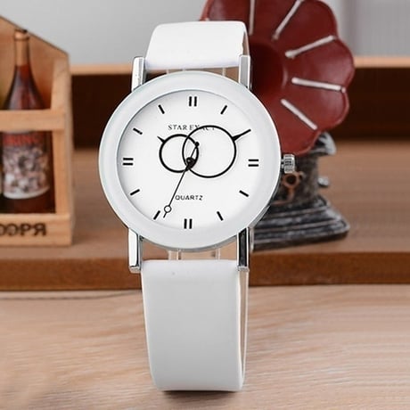 新しいファッションラウンドクリエイティブ時計シンプルなホワイトレザー防水カップル時計女性ドレスカジュアルクォーツ腕時計モントレファム