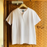 GOOD ON S/S HENLEY NECK TEE