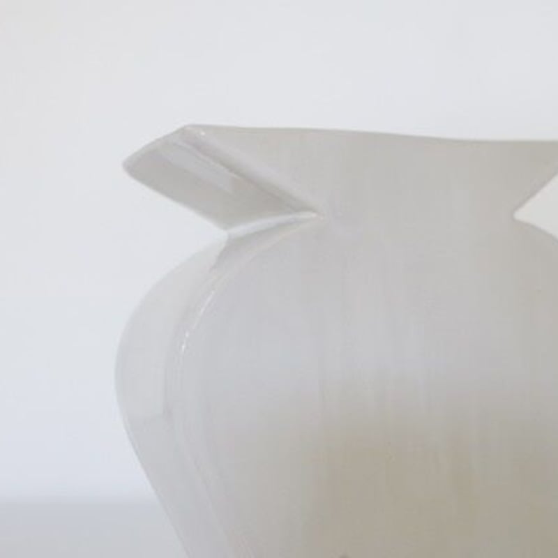 AYA COURVOISIER / FLOWER VASE / DESSIN WHITE |
