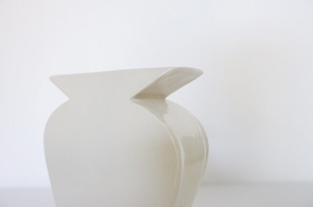 AYA COURVOISIER / FLOWER VASE / DESSIN CLASSIQU