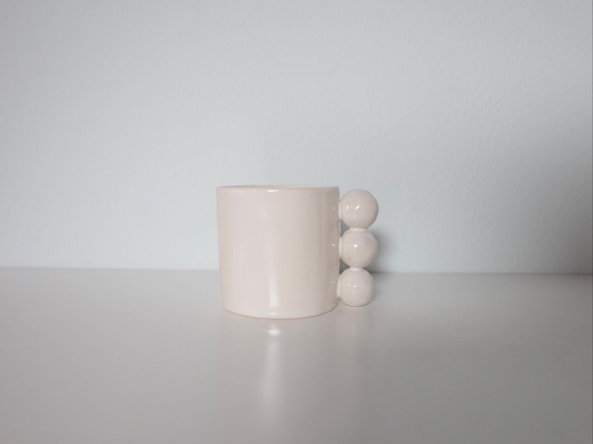 ayacourvoisier 花瓶　陶器 New in ] 世田谷区の古い和室をアトリエに制作を行う陶芸作家、AYA