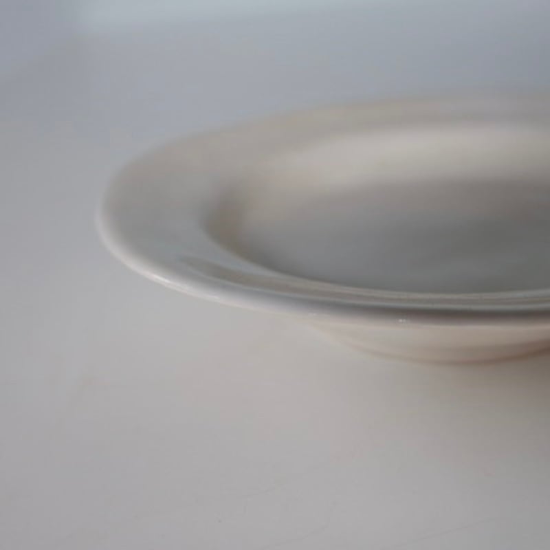 AYA COURVOISIER /WHITE FEUILLE | ANORM