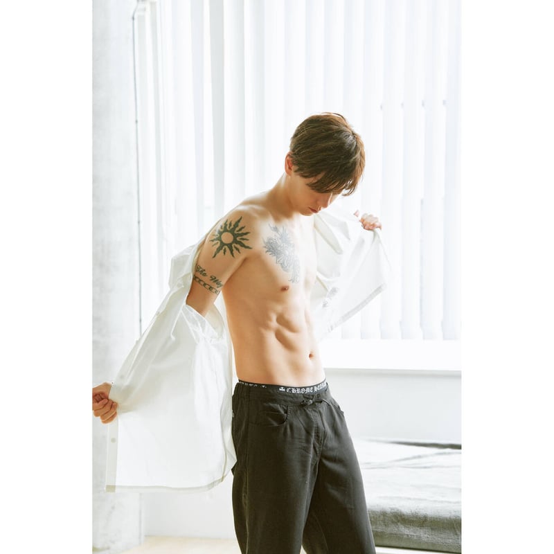 高橋直気1st photobook〜解放〜（通常ver） | PHOTOBOOK BASE