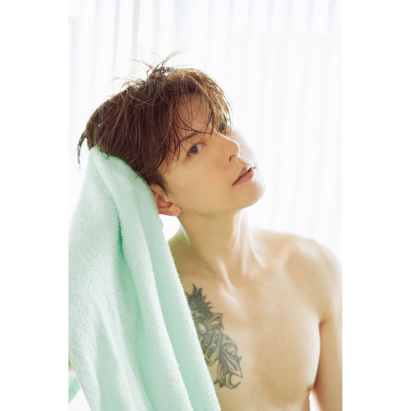高橋直気1st photobook〜解放〜（通常ver） | PHOTOBOOK BASE