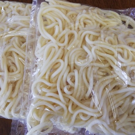 茹でたてを急速冷凍した学校給食のソフトめん(冷凍品)