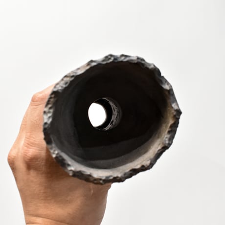 Matasuke Tatsumi（TEATOYA'S GALLERY）【Skull pot BLACK 高台付き】RFMT24015