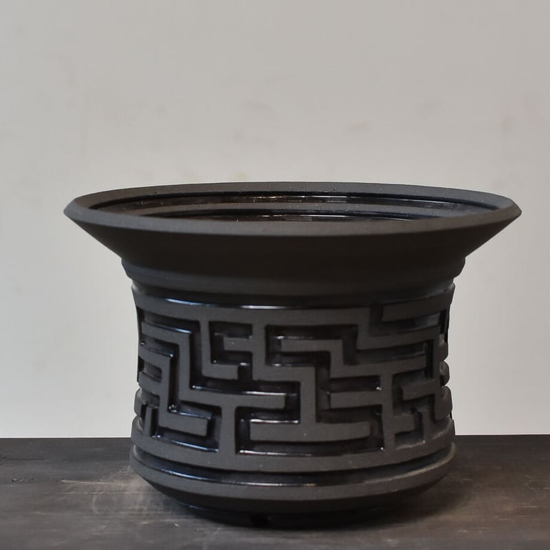 【RAFLUM】原田省平 maze pot、台座、タグ、ステッカー付き/陶器鉢 RAFLUM】原田省平 maze pot、台座、タグ、ステッカー付き/陶器鉢
