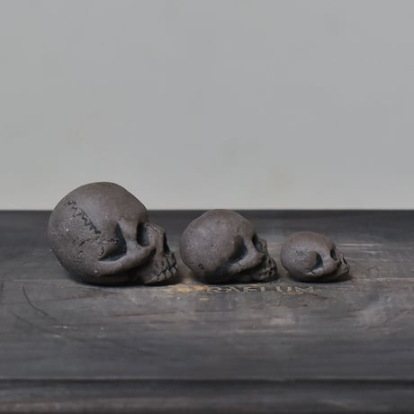 Matasuke Tatsumi（TEATOYA'S GALLERY）【Skull pebble set Black】type C