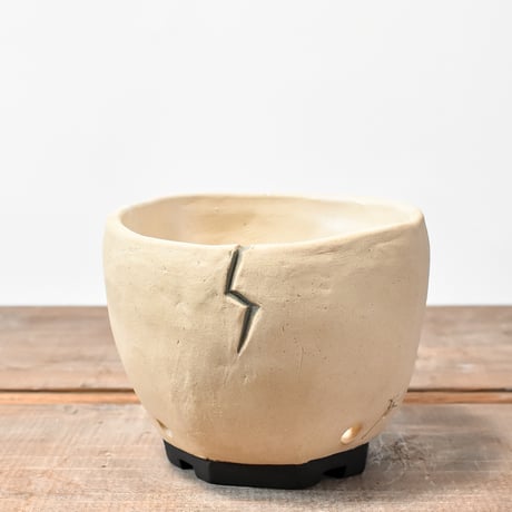 Matasuke Tatsumi（TEATOYA'S GALLERY）【Deformed Skull pot White】A