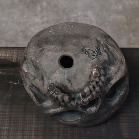 Matasuke Tatsumi（TEATOYA'S GALLERY）【Diagonal Skull pot Black】type B