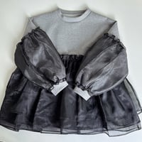 チュール付きトップス