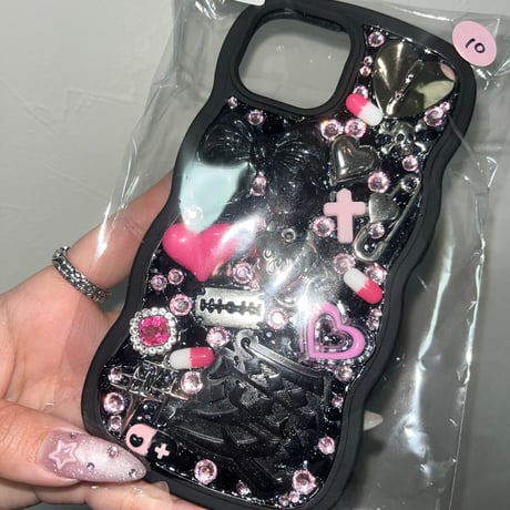 【iPhone15】ー愛ー 赤黒スマホケース
