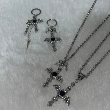 カレンさん専用　ブラック＆ホワイトコーデ　ドールチャーム　ハンドメイド カレンさん専用 ブラック＆ホワイトコーデ ドールチャーム