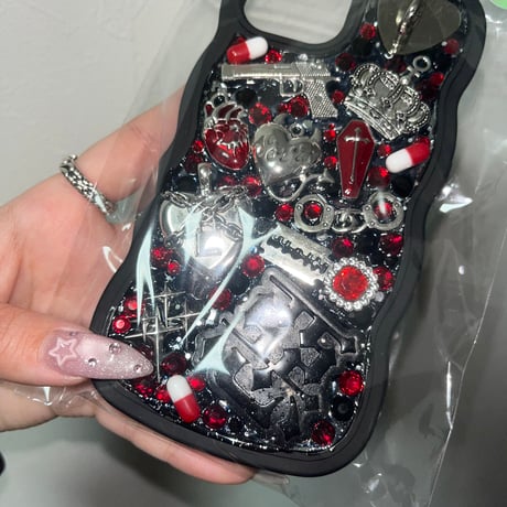 【iPhone15】ー悪ー 赤黒スマホケース