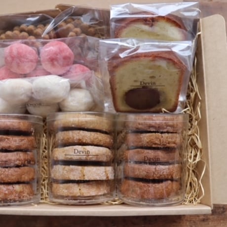 お菓子詰め合わせ（￥5000）